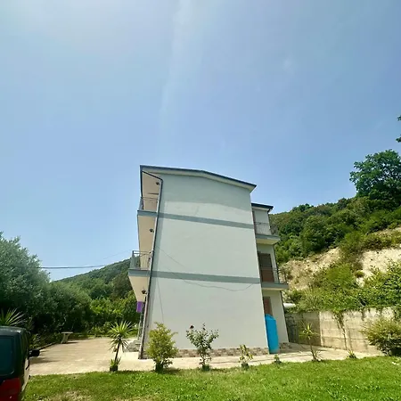 Fabio Gjiri I Lalzit Apartman