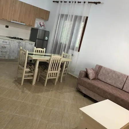 アパート Fabio Gjiri I Lalzit *