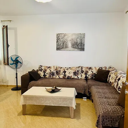 Fabio Gjiri I Lalzit * ドゥラス