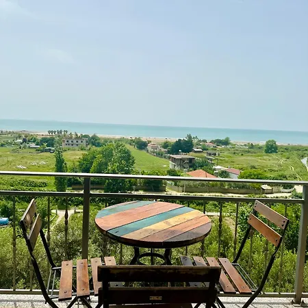 Fabio Gjiri I Lalzit アパート *