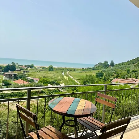 Fabio Gjiri I Lalzit アパート *