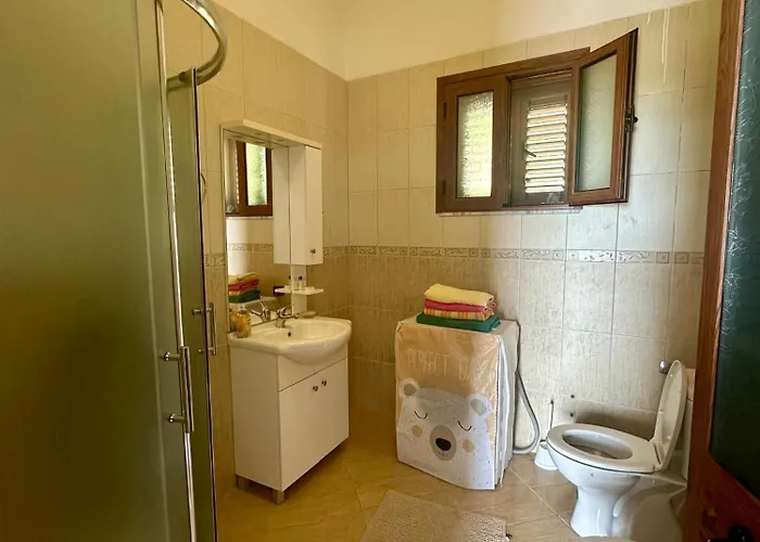 Daire Fabio Gjiri I Lalzit Dıraç